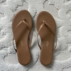 Tkees flip flops. Size 6. Color beach bum